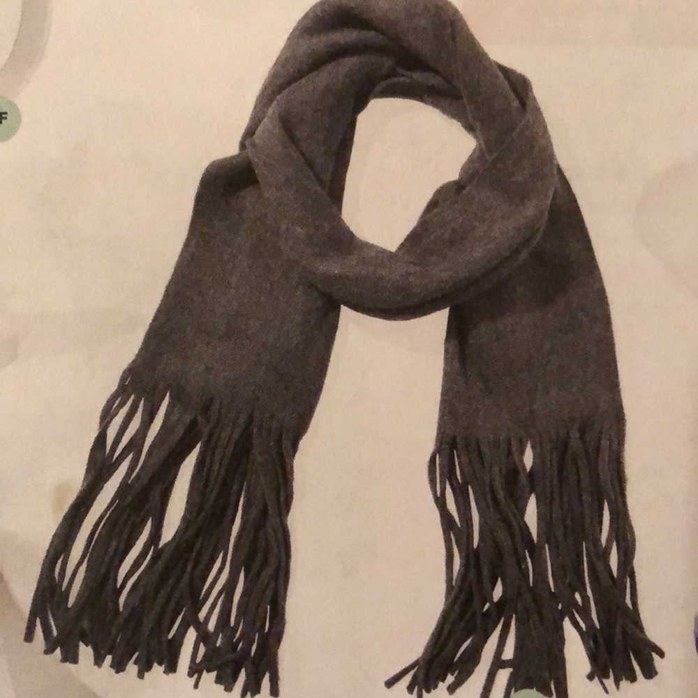 Lucky Brand grey scarf